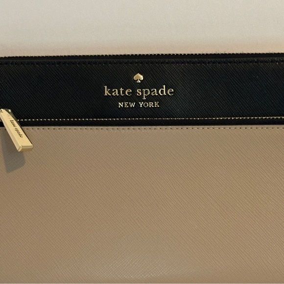 Kate Spade Wristlet - Picture 4 of 11